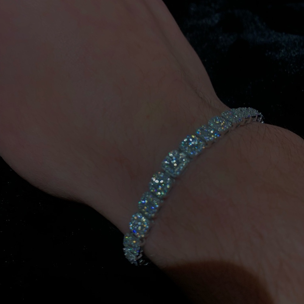 - VVS1 Moissanite Cluster Bracelet 6MM S925